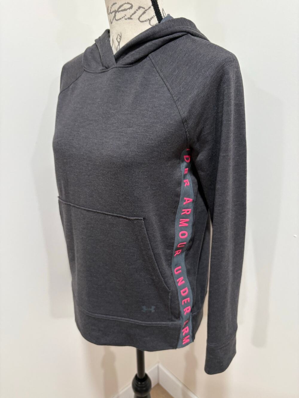 Under Armour Lightweight Dark Gray Hoodie Hot Pink Size Small Loose Fit